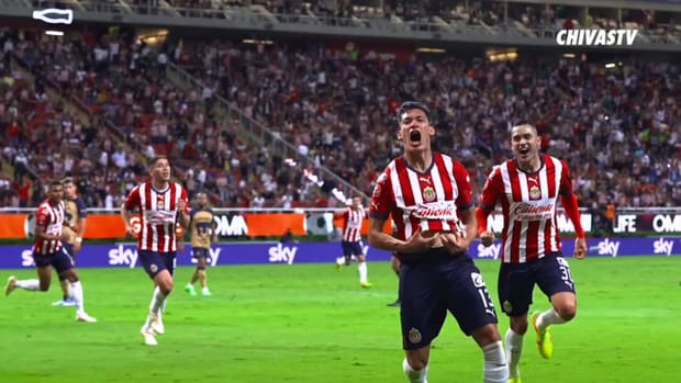 Pitchside: Chivas put in on a show against Dani Alves' Pumas